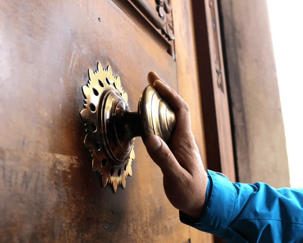 porte sanificate grazie alle vernici con additivo argento 