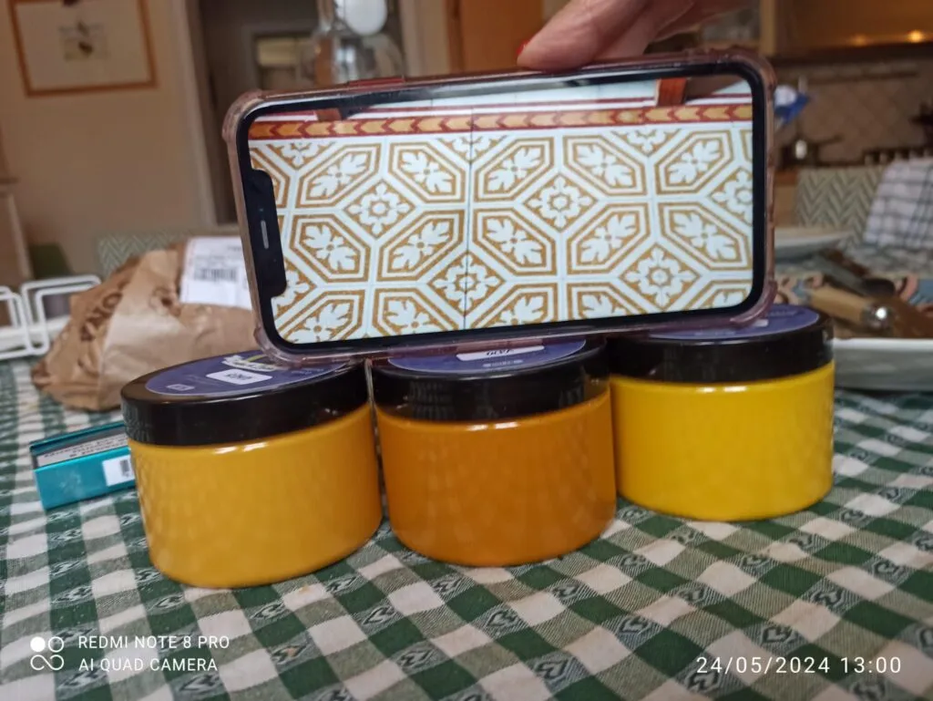 signora in giallo