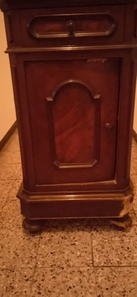 era un comodino malridotto