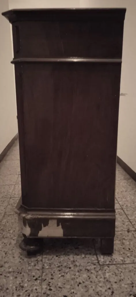 era un comodino malridotto