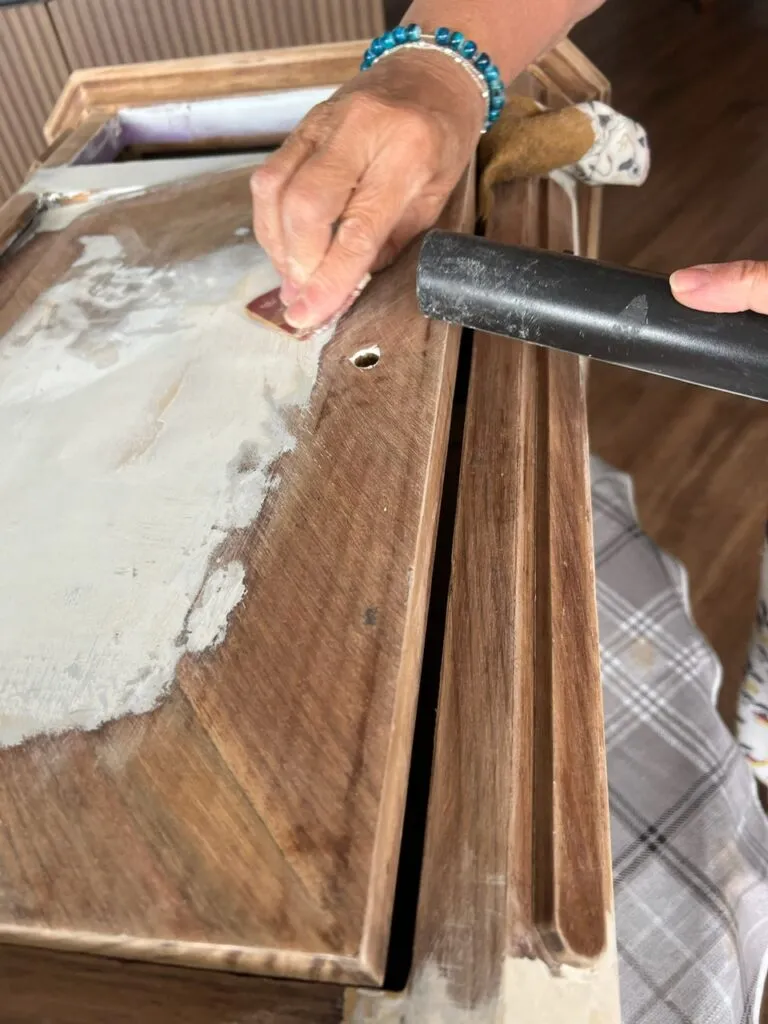 da comodino malridotto a pezzo d'arte
