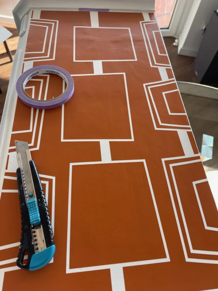 decorazione geometrica con nastro carta