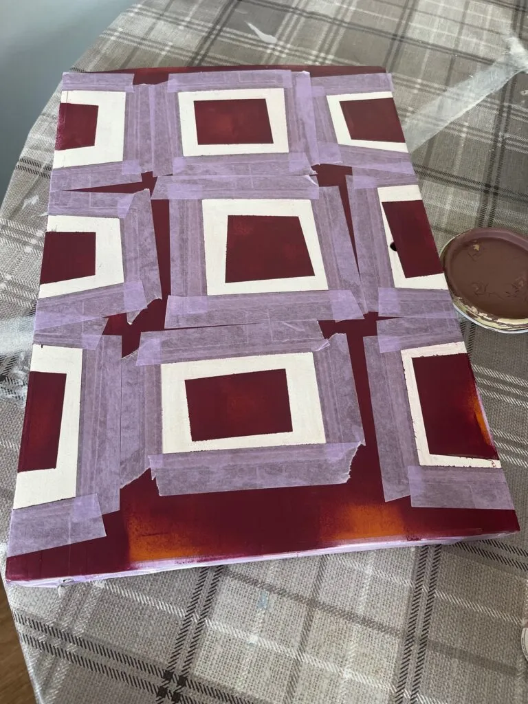 decorazione geometrica con nastro carta