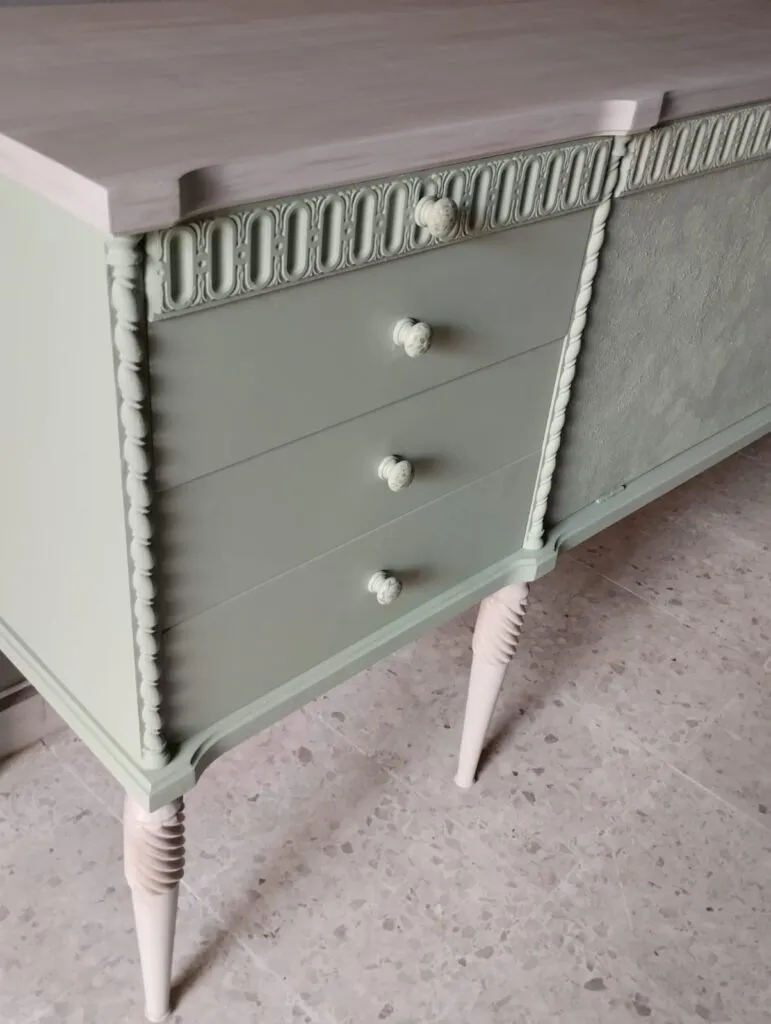 di necessità virtù come recuperare una vecchia credenza con effetto wow