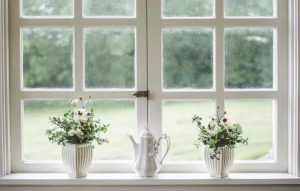 come verniciare infissi in legno