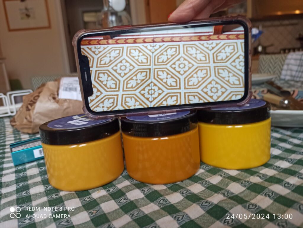 signora in giallo