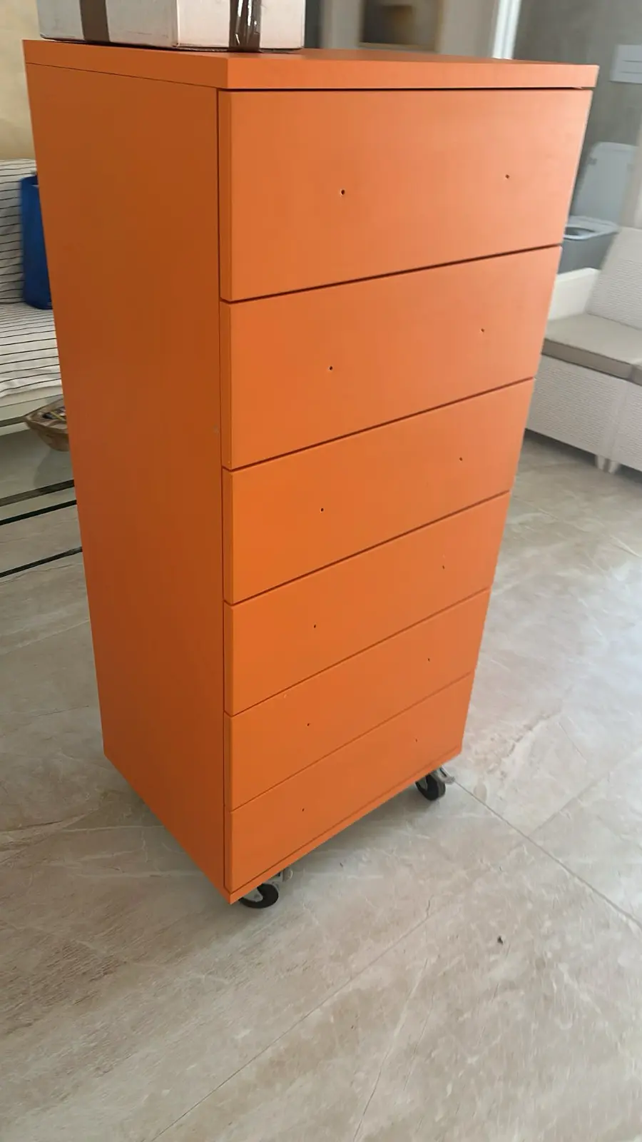 Esempio di Relooking: Il Mobiletto in laminato prima del restyling