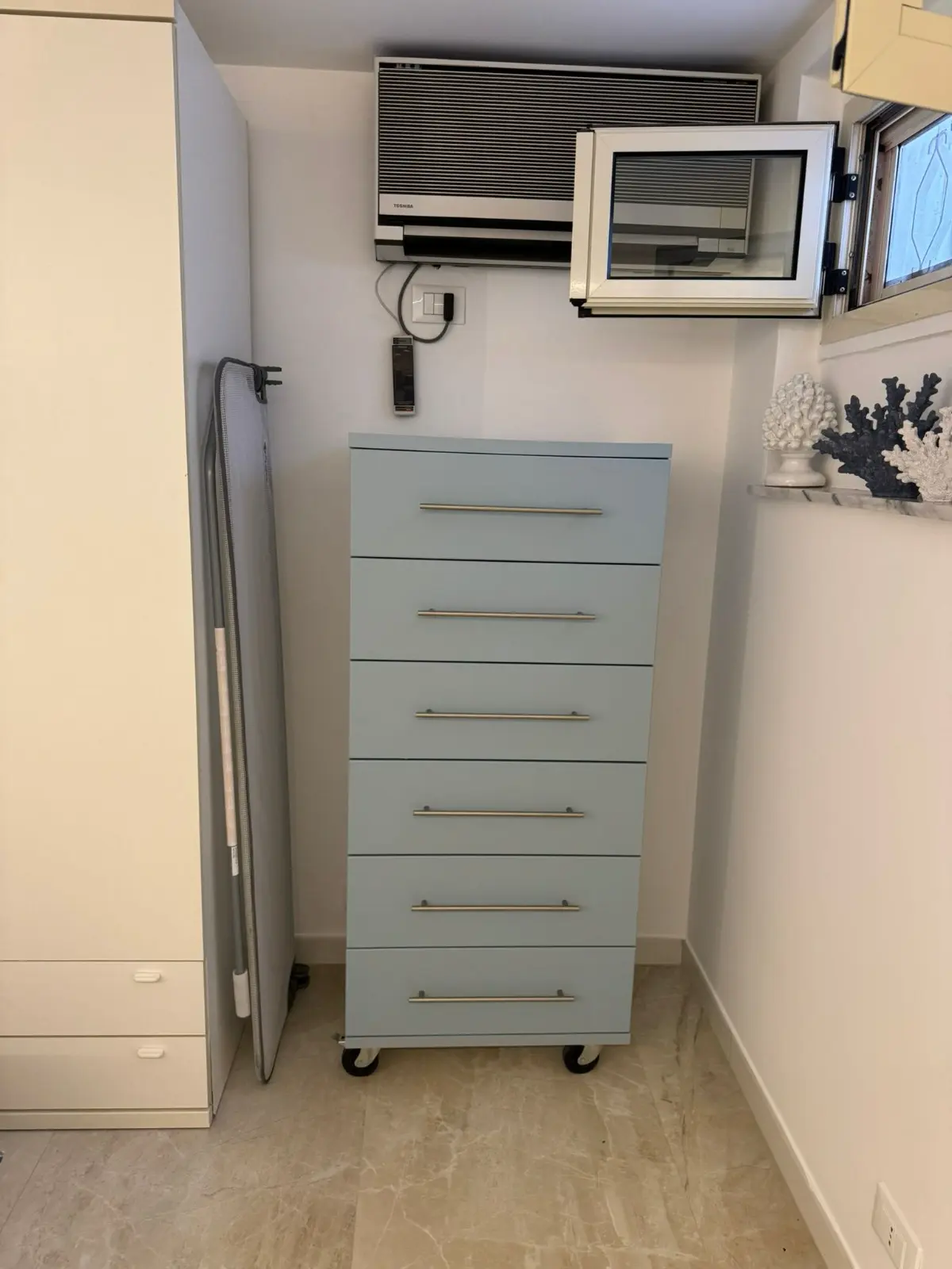 Esempio di Relooking: Il Mobiletto in laminato dopo il relooking con vernice MUSA