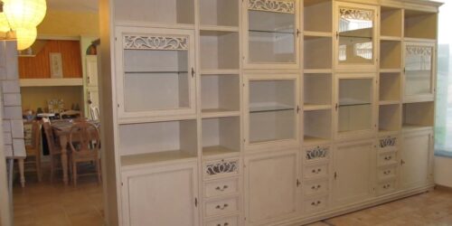 Parete libreria provenzale chic