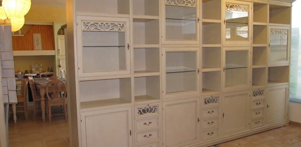 Parete libreria provenzale chic